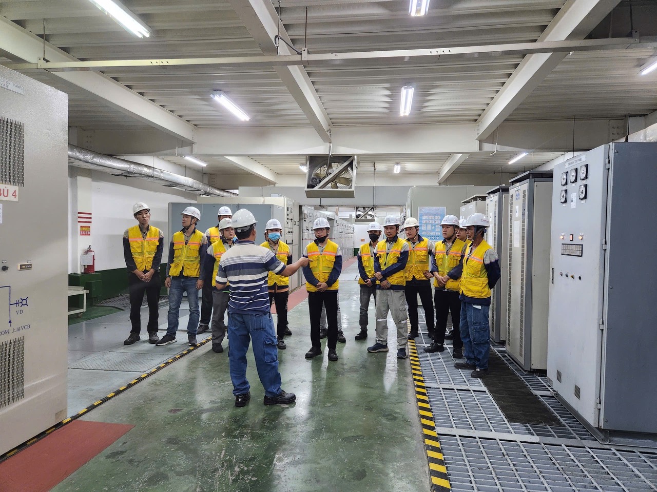 bao-tri-he-thong-tu-dien-trung-the323.jpg (1280&times;960)